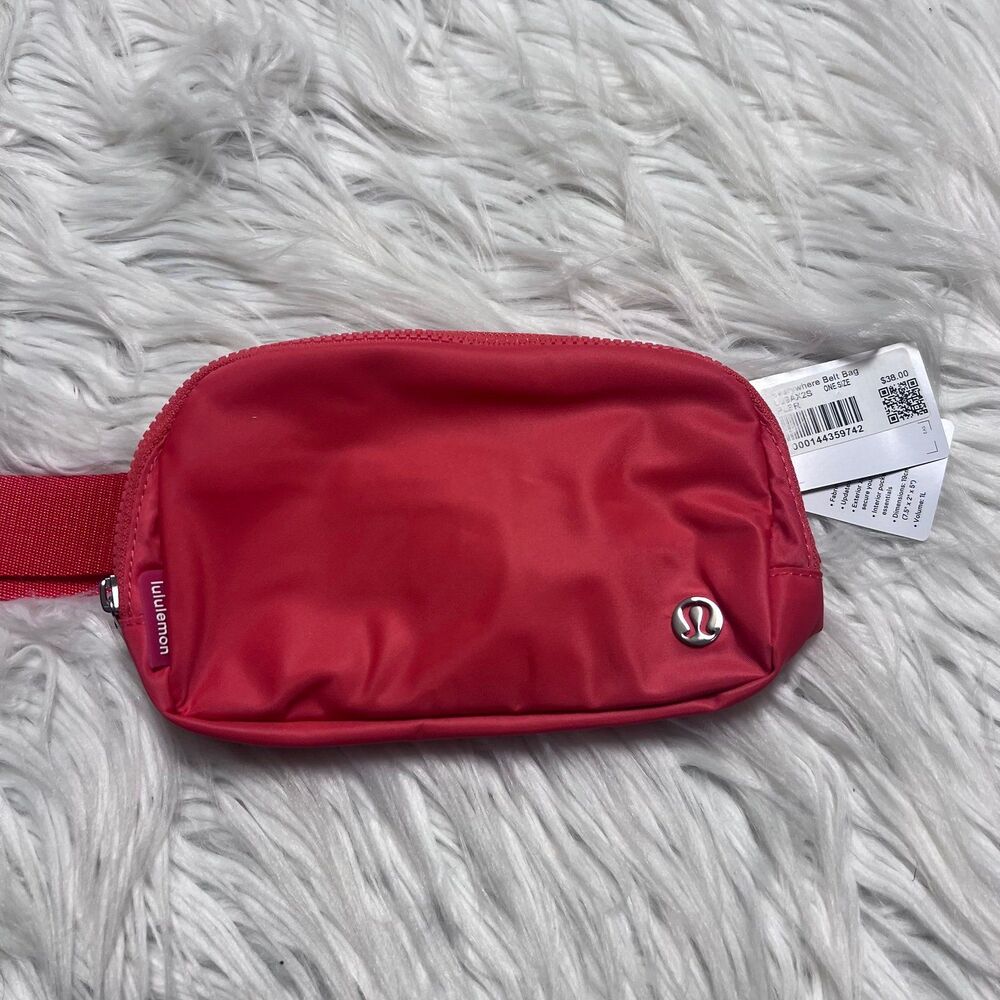 Lululemon Everywhere Belt bag : NWT : pale Berry